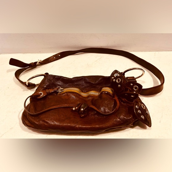 Beautiful vintage brown leather MIU MIU bag. Long brown strap. Zipper closure - Picture 4 of 14